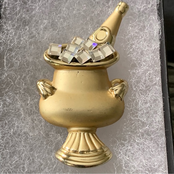 Vintage Signed AJC Champagne & Bucket Gold Tone Brooch Pin - Picture 2 of 9